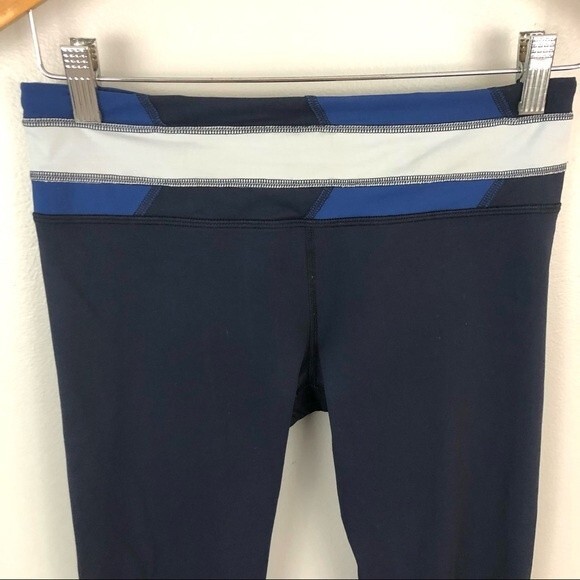 Lululemon Navy Run Inspire Crop II Size 6 - Picture 8 of 16